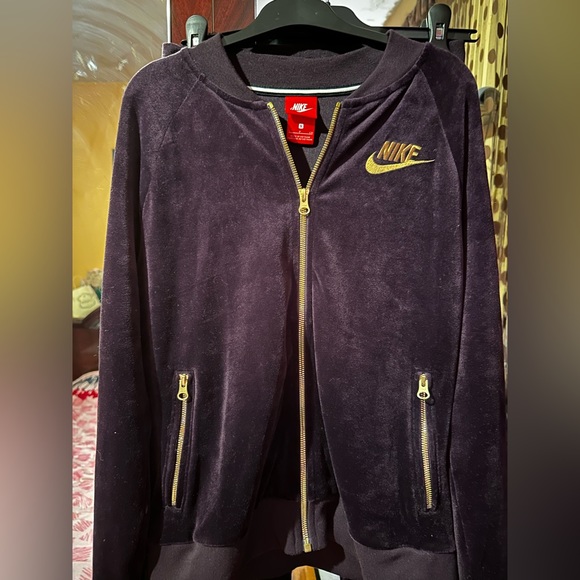 Pre Owned! Nike 2 Piece Velvet Women Tracksuit , Zip Up Hoddie and Pants - Picture 2 of 7